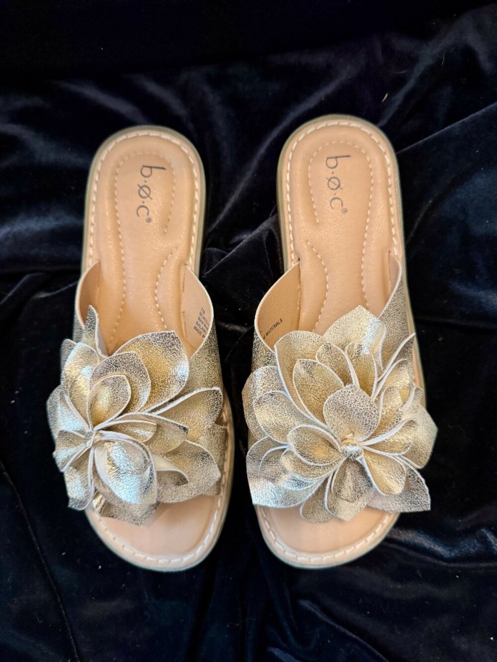 B.O.C. Women's Kasia slide sandals gold metallic floral applique size 7